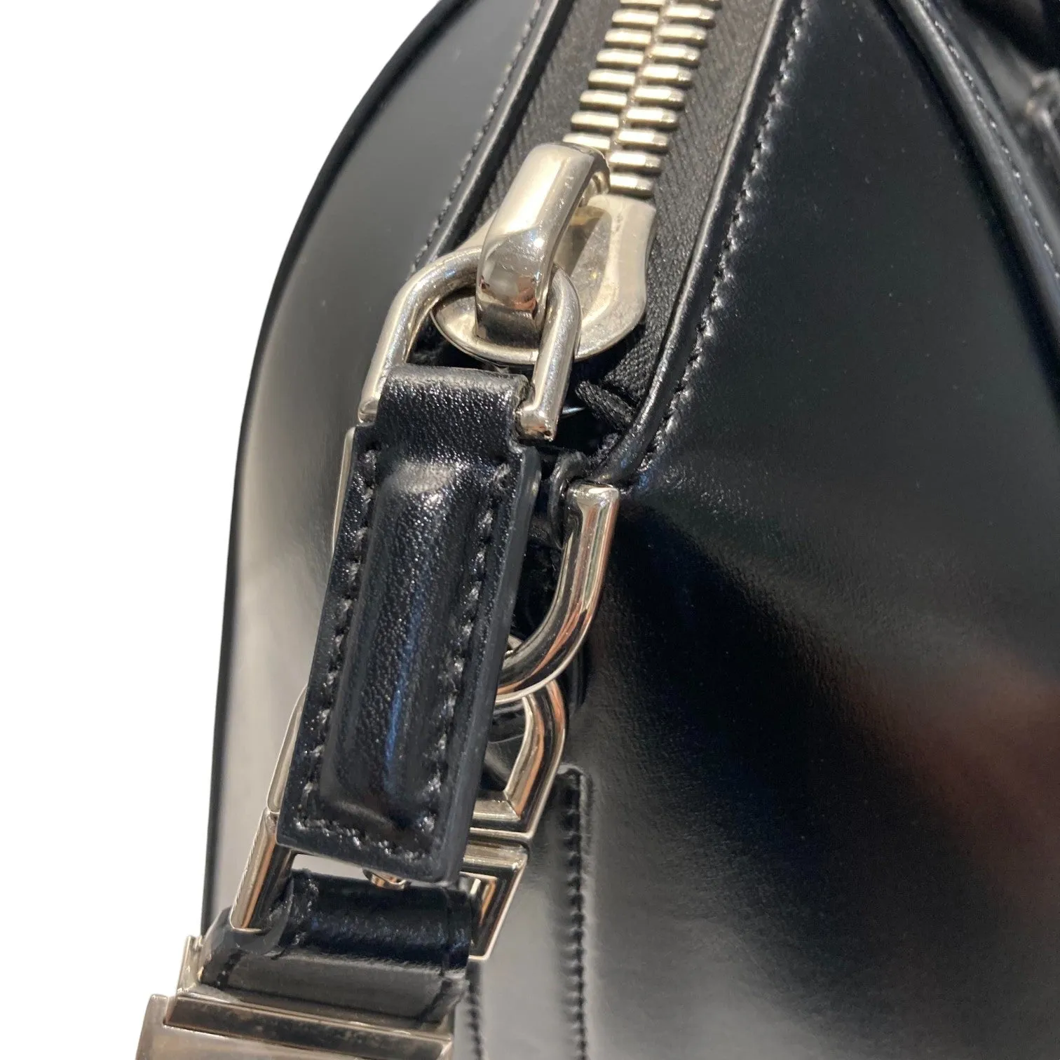 Antigona Medium Shiny Calfskin Black SHW