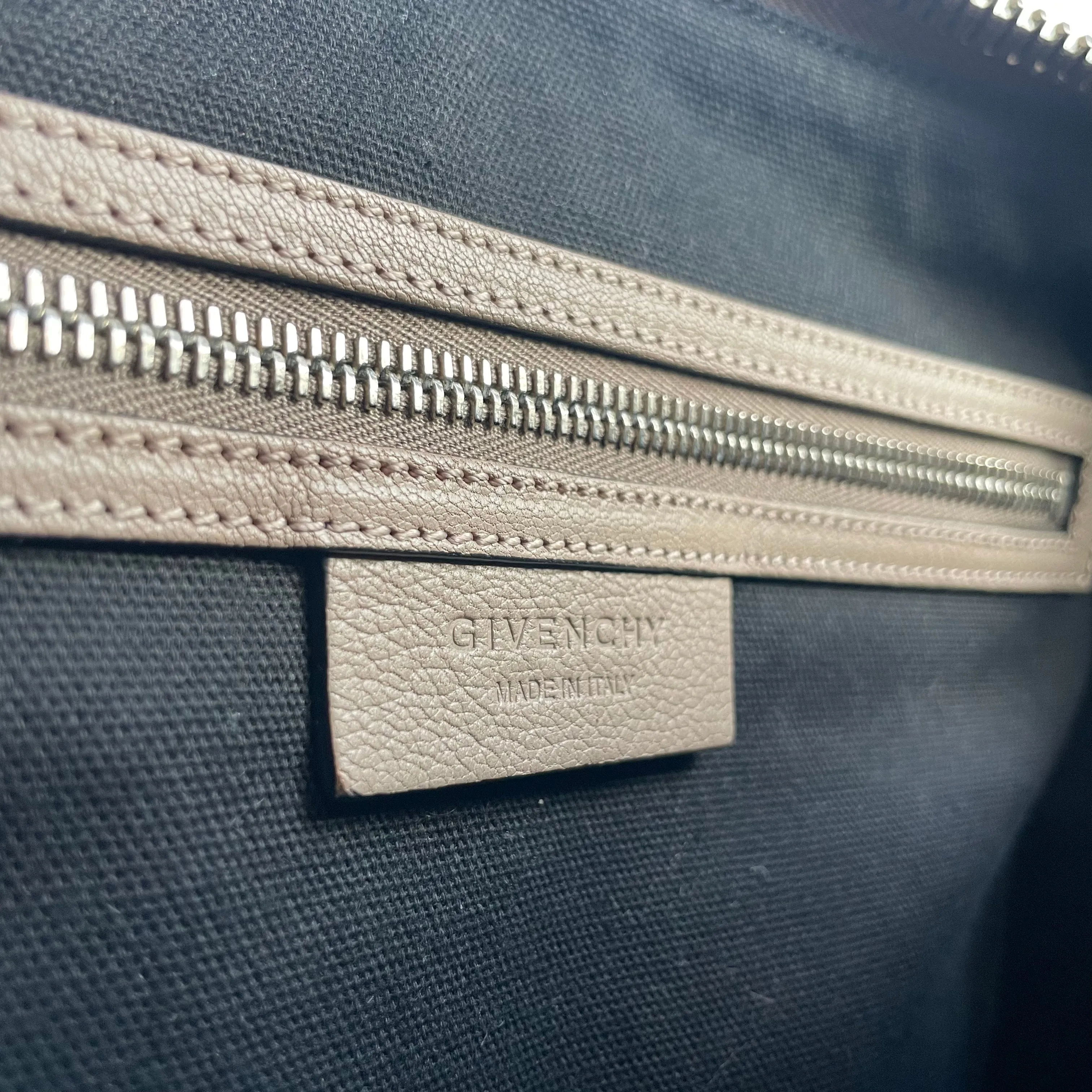 Antigona Tote Bag