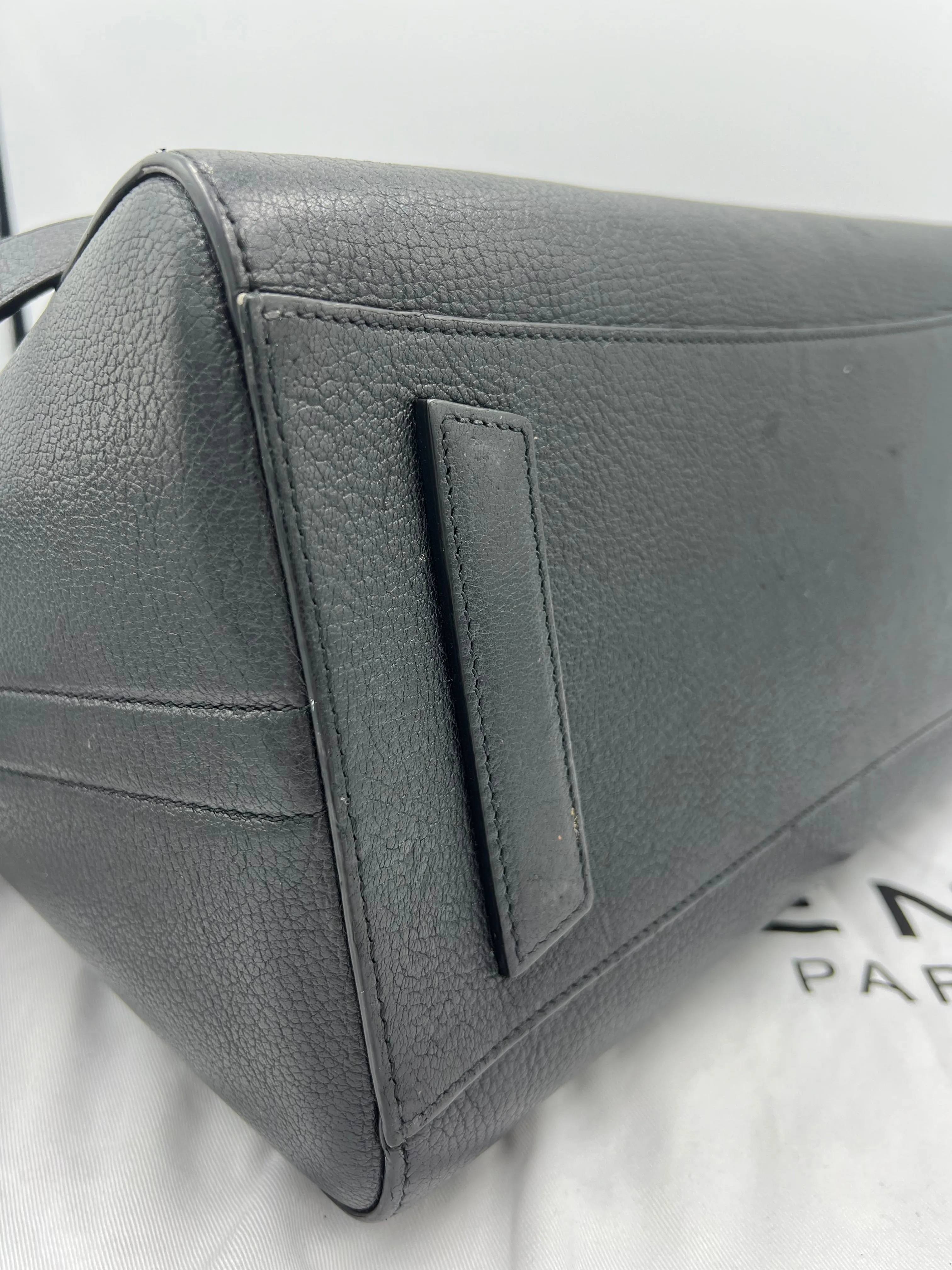 Givenchy Medium Antigona Designer Bag in Grained Leather